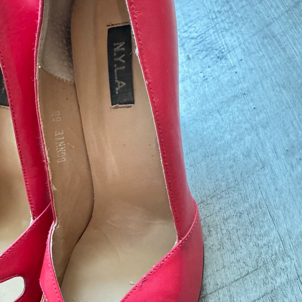 Vintage N.Y.L.A. Red High Heel Pumps Size 8 Cutout Round Toe Silver Buckle Shoes - Picture 6 of 6